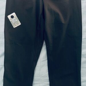 #184 lululemon leggings in perfect new condition size 4